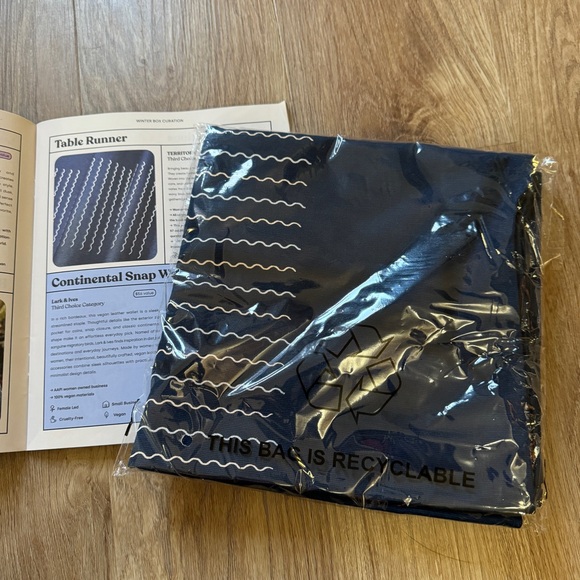 ALLTRUE Table Runner Territory Navy Blue White Cotton 18 X 70 Zig Zag Waves - Picture 2 of 4